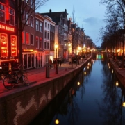 Kvartal-Krasnyh-Fonarej-v-Amsterdame